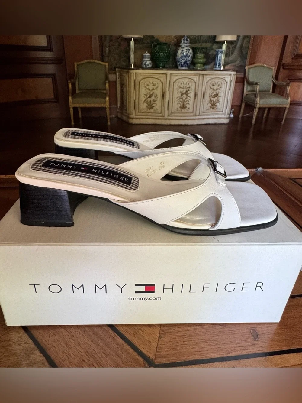 Tommy Hilfiger White Leather Buckle Thong Sandals
